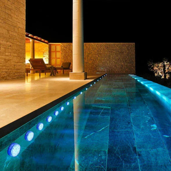 Kit de 4 iluminación RGB para piscinas - Inalámbrico con control remoto